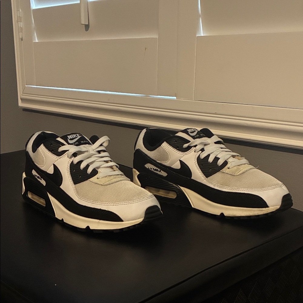 Nike Air Max 90 White and Black - Picture 2 of 5